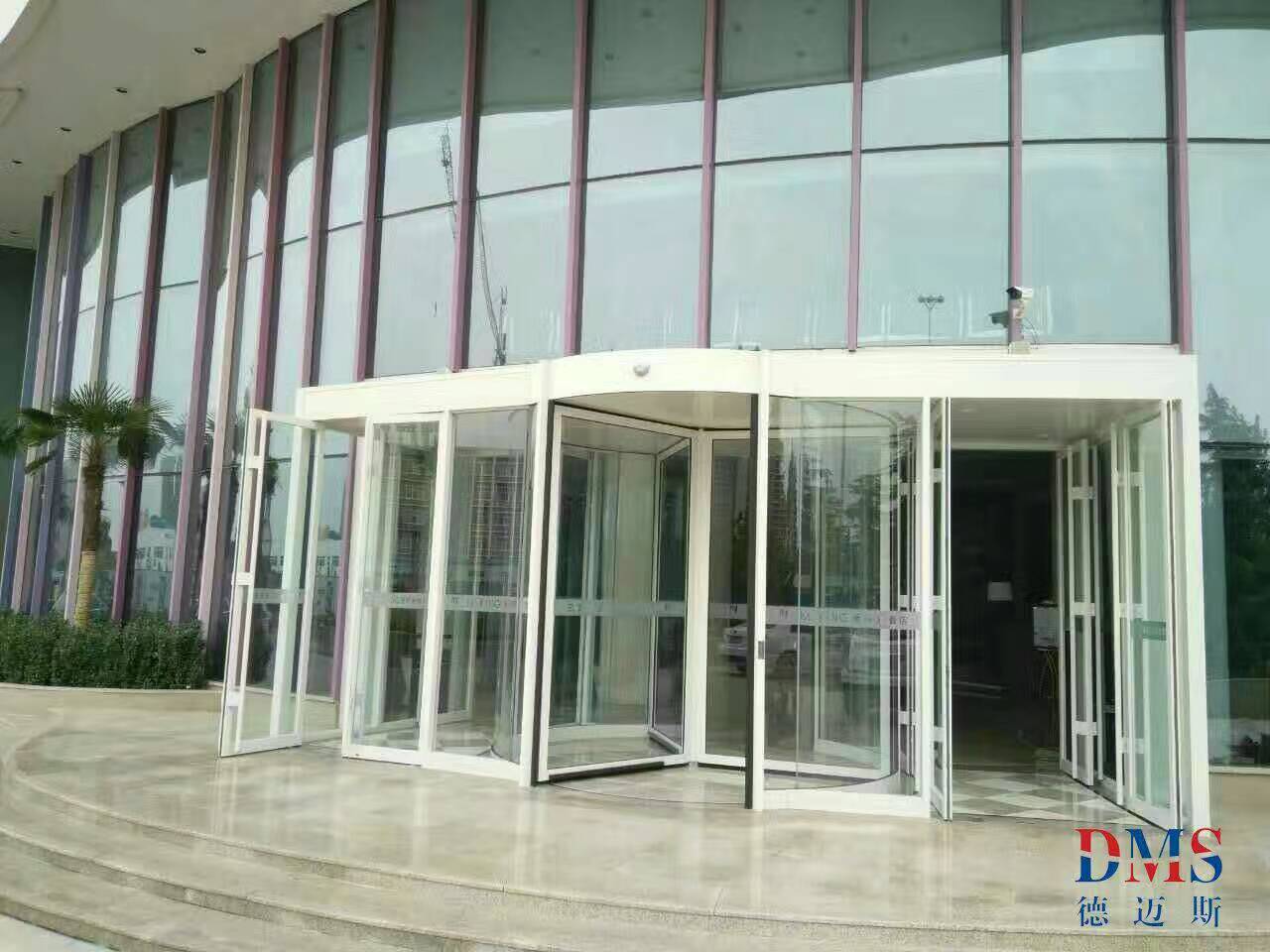 郑州爱玛金酒店自动三翼旋转门