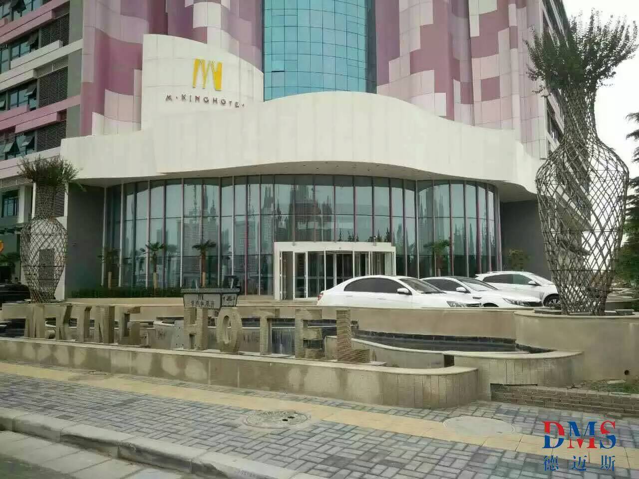 郑州爱玛金酒店自动三翼旋转门