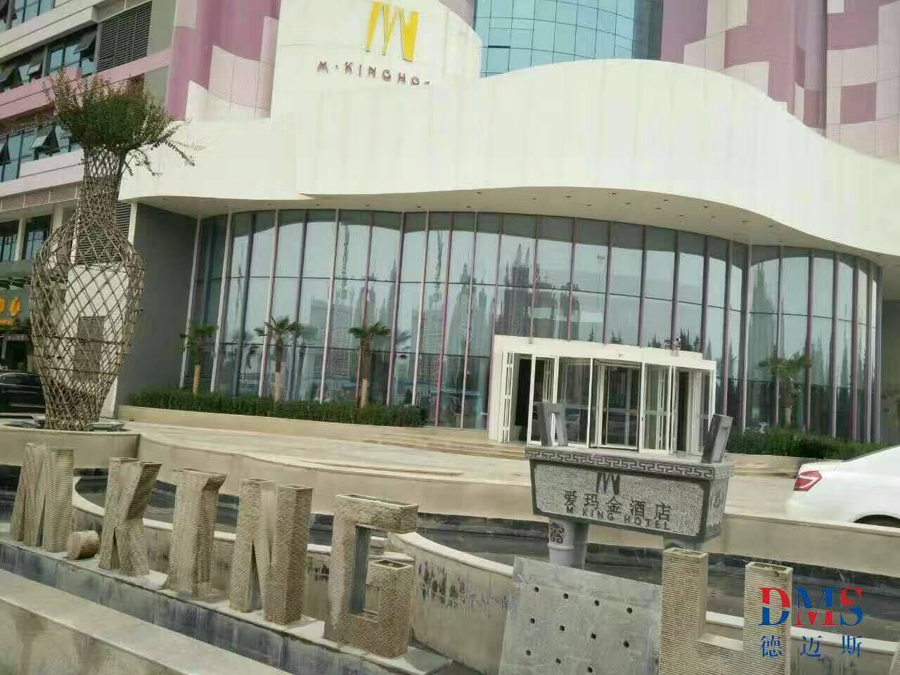 郑州爱玛金酒店自动三翼旋转门