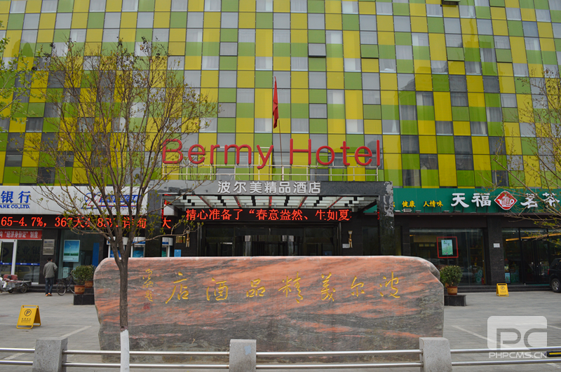 波尔美精品酒店两翼自动旋转门