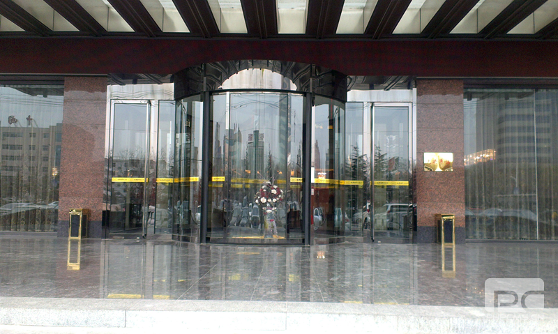 恒都国际大酒店两翼自动旋转门